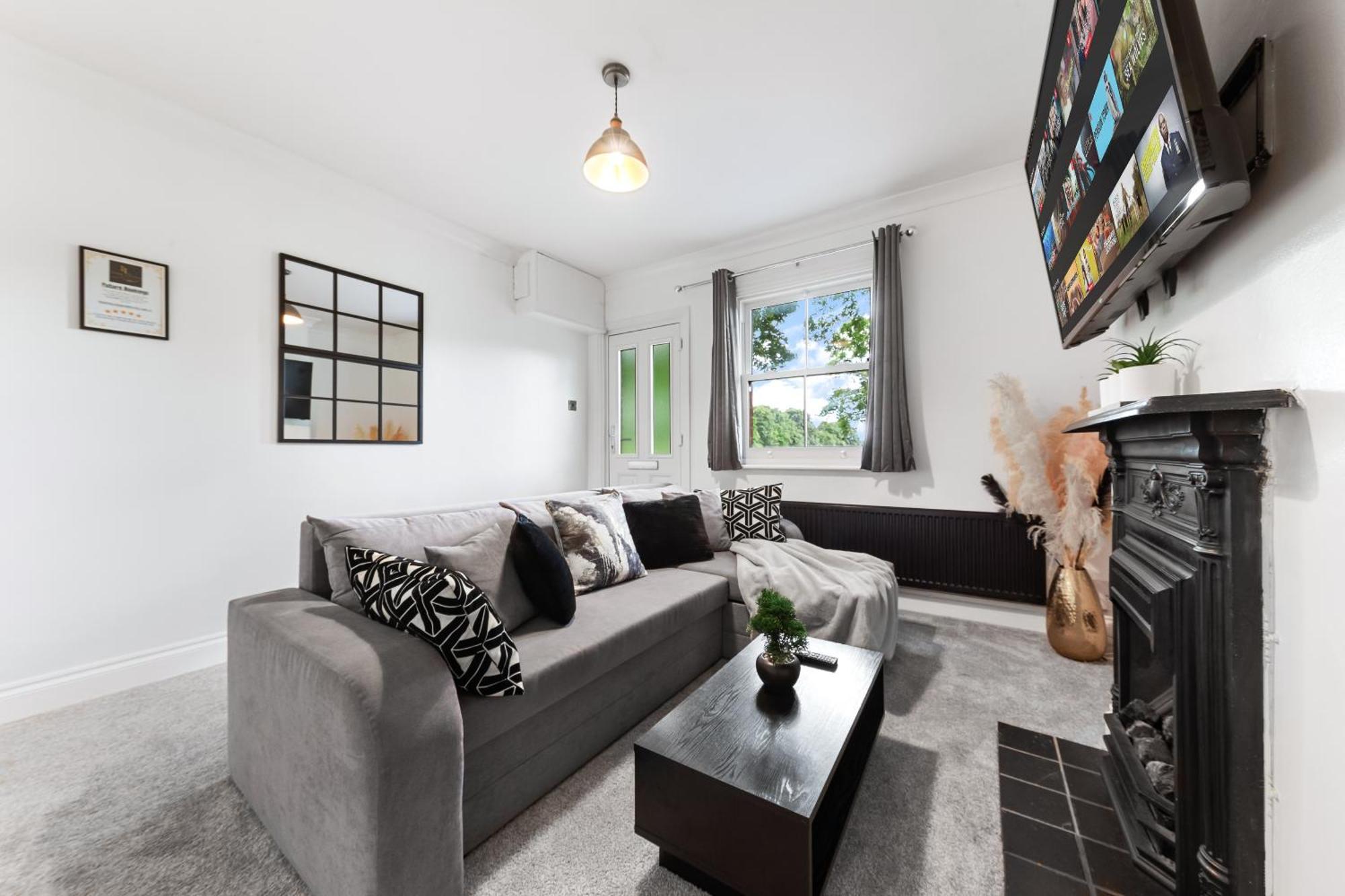 The Hogwarts Retreat - Cinema Room - June 8Th - 12Th Offer! Watford  Exterior foto